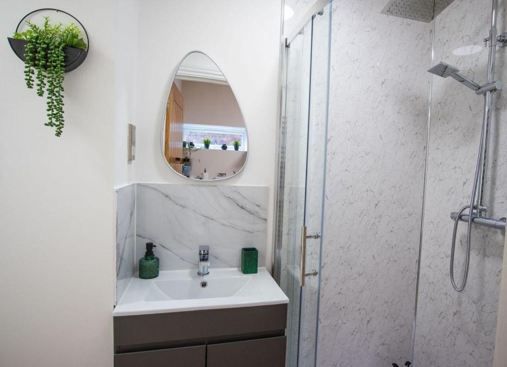 Treetop View Cosy Getaway In Eastbourne, Free Parking, Short And Long Stays, Kamer foto